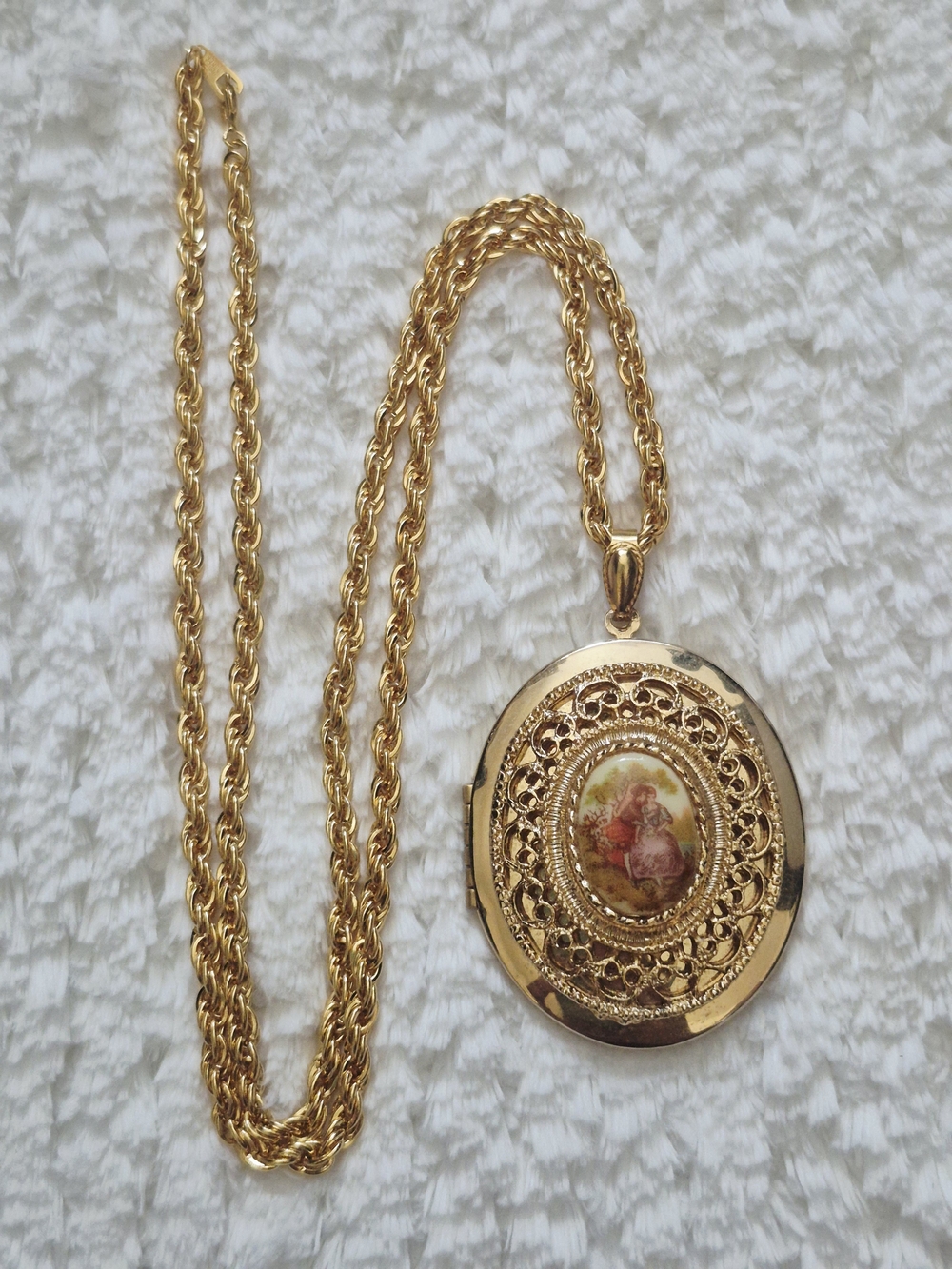 Vintage Gold Tone Oval Filigree Painted Cameo Locket Necklace